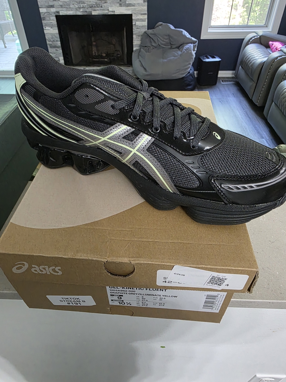 ASICS Men's Black & Neon Yellow Gel-Kinsei Runner